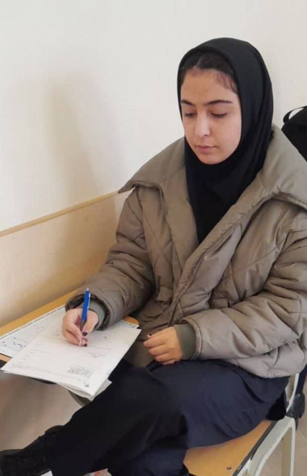 گفتگو با آناشن محرمی دوازدهم تجربی از اردبیل