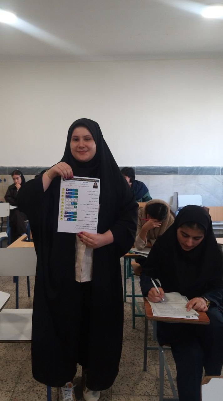 گفتگو با ثنا علیزاده دانش آموز برتر دوازدهم انسانی از اردبیل