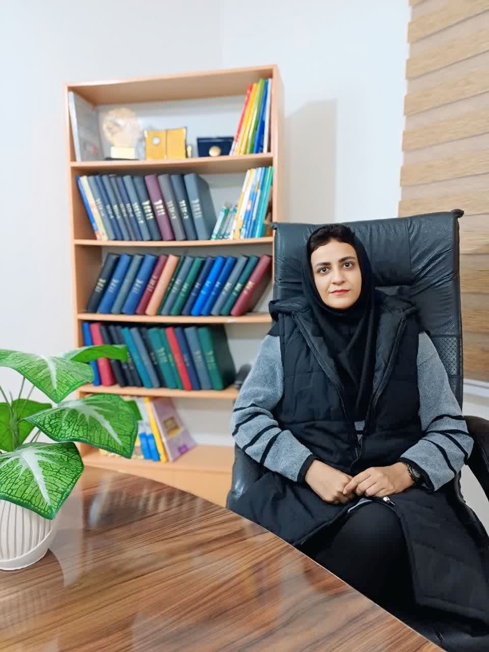 گفتگوبا فاطمه عباسی پشتیبان برترپیشرفت درسی مقطع متوسطه1 از بم