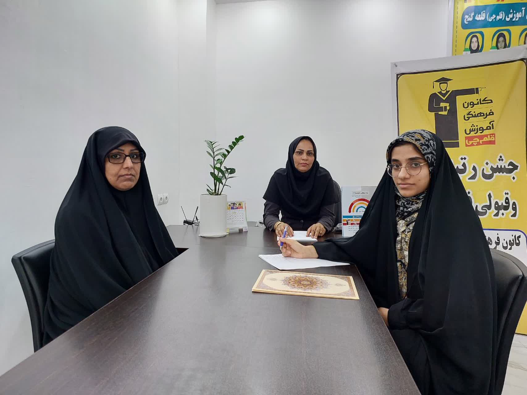 گفت وگوبا زهرا ماندگاری رتبه برتر وقبولی پزشکی از قلعه گنج