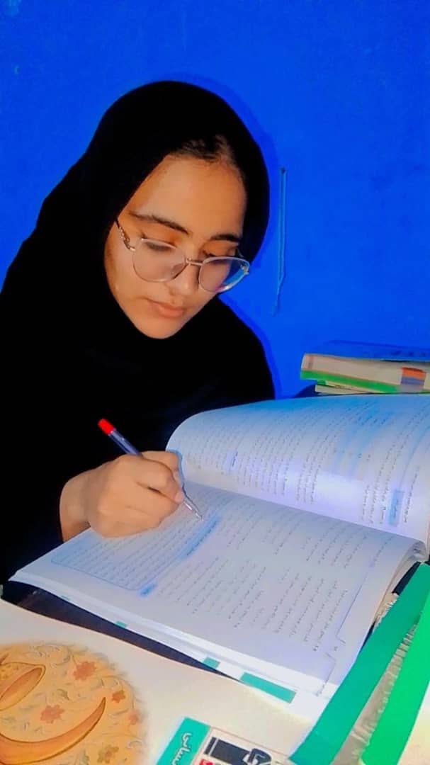 گفت وگوبا مبیناایرج زاده قهرمان پیشرفت دوازدهم انسانی ازقلعه گنج