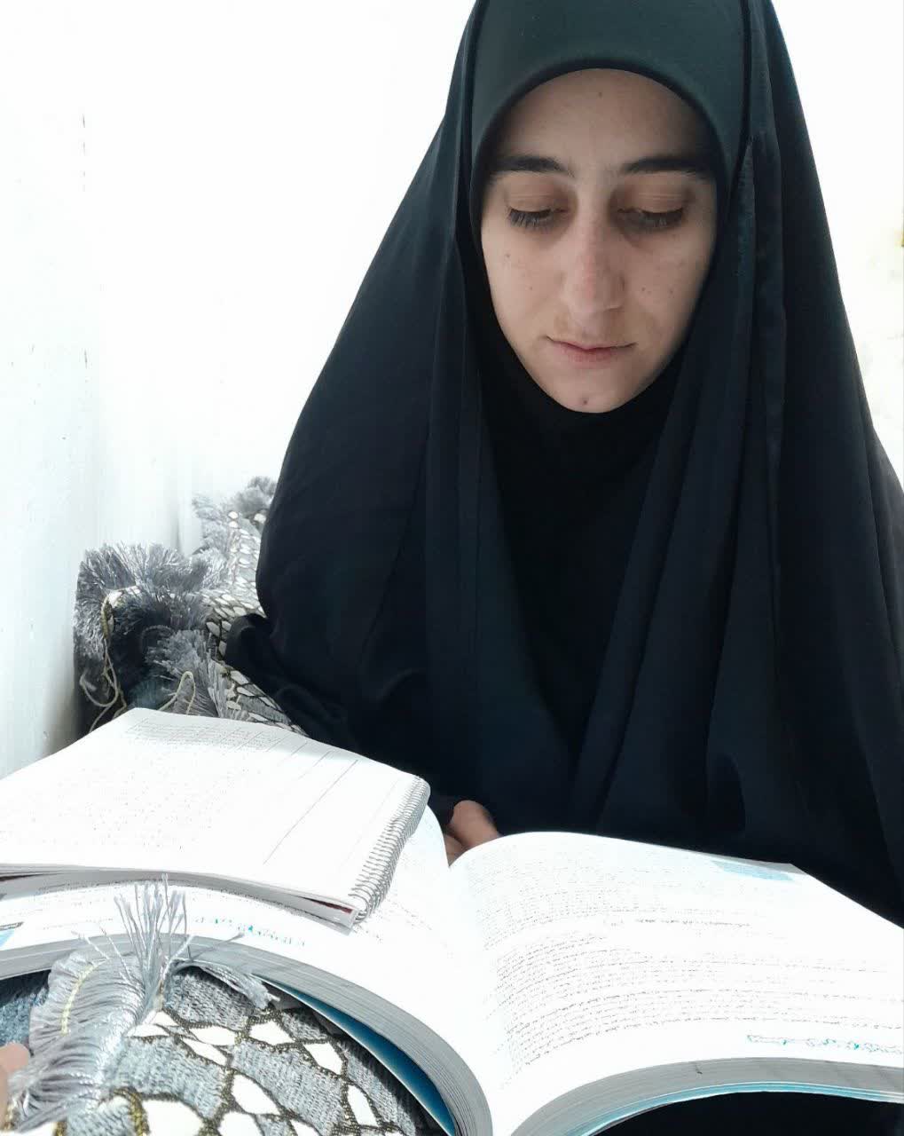 گفت وگوبا زهراناروئی قهرمان پیشرفت انسانی ازقلعه گنج