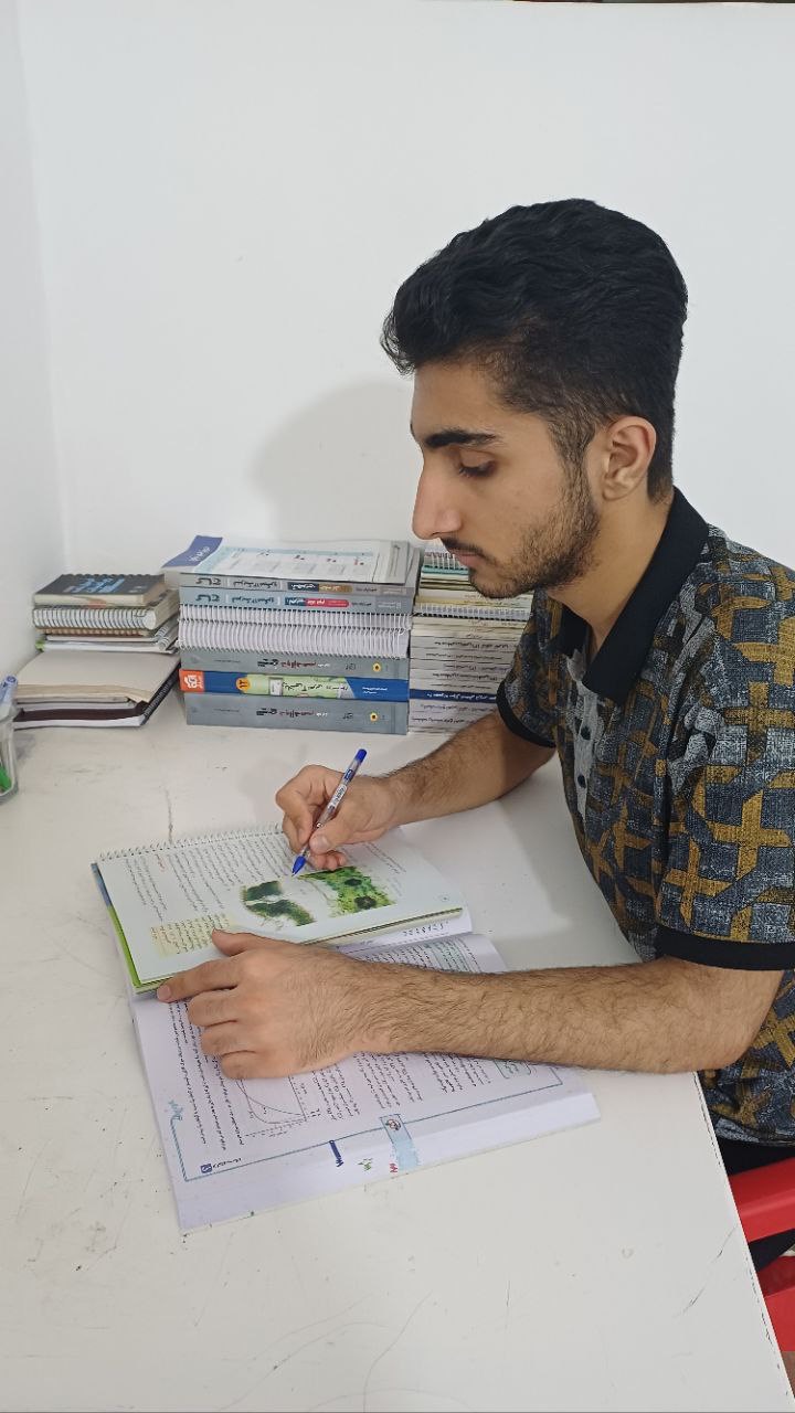 گفت‌وگو با زانیار ویسی دانش آموزپیشرفت 150 پاسخ صحیح