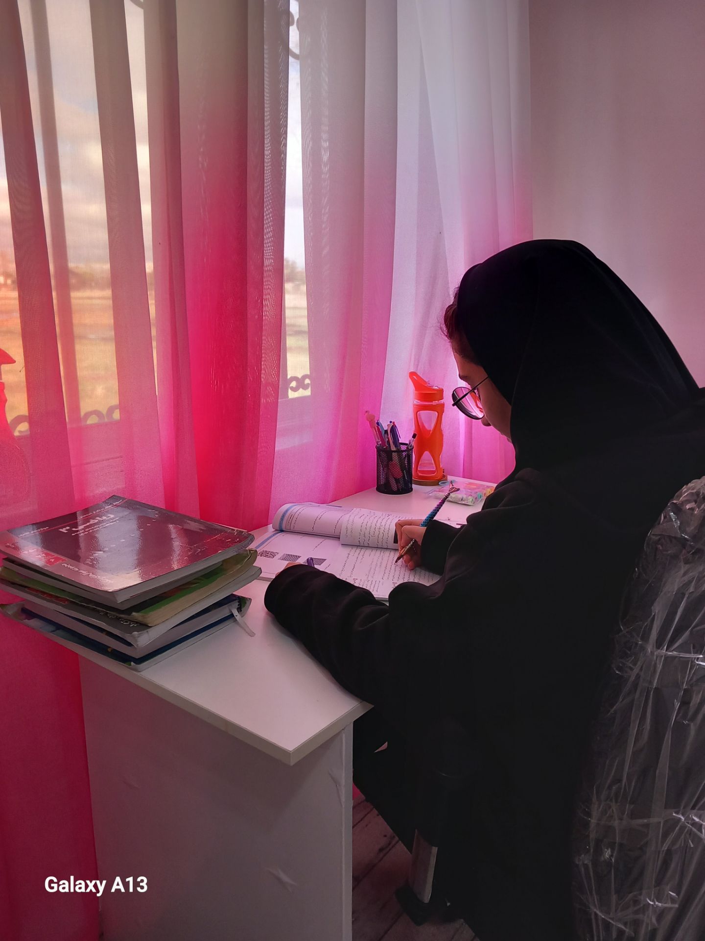 گفتگو با نیایش پورحسین قهرمان پیشرفت دوازدهم تجربی از کوچصفهان