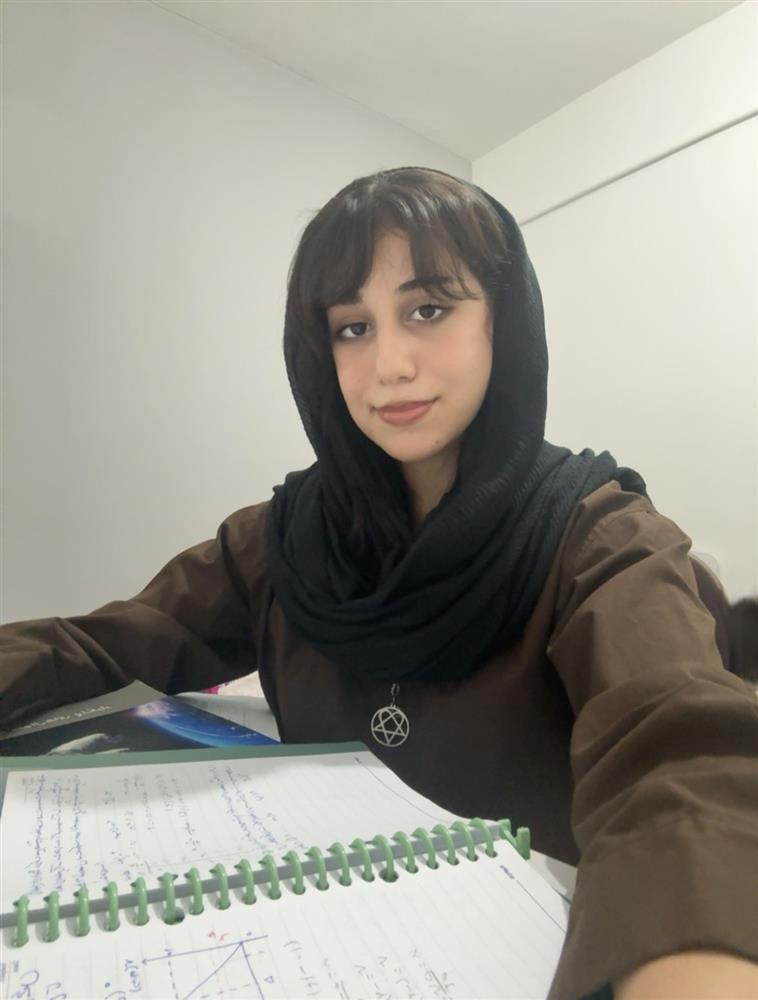گفت و گو با زهرا رحیمی قهرمان پیوستگی دوازدهم تجربی از کوچصفهان