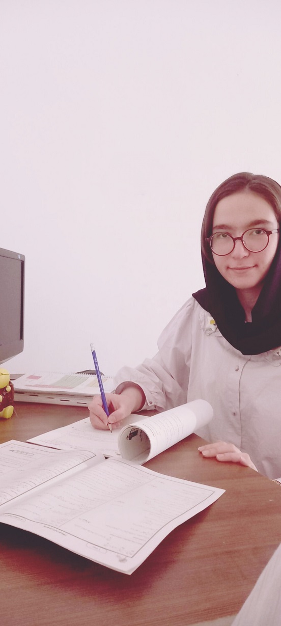 مطهره صادقی؛ داستان دختری که با پشتکار مسیر موفقیت را ساخت