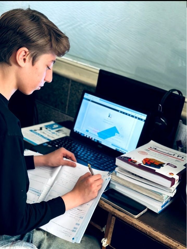 گفتگو با فریبرز خدابنده لو دانش آموز سخت کوش پایه نهم