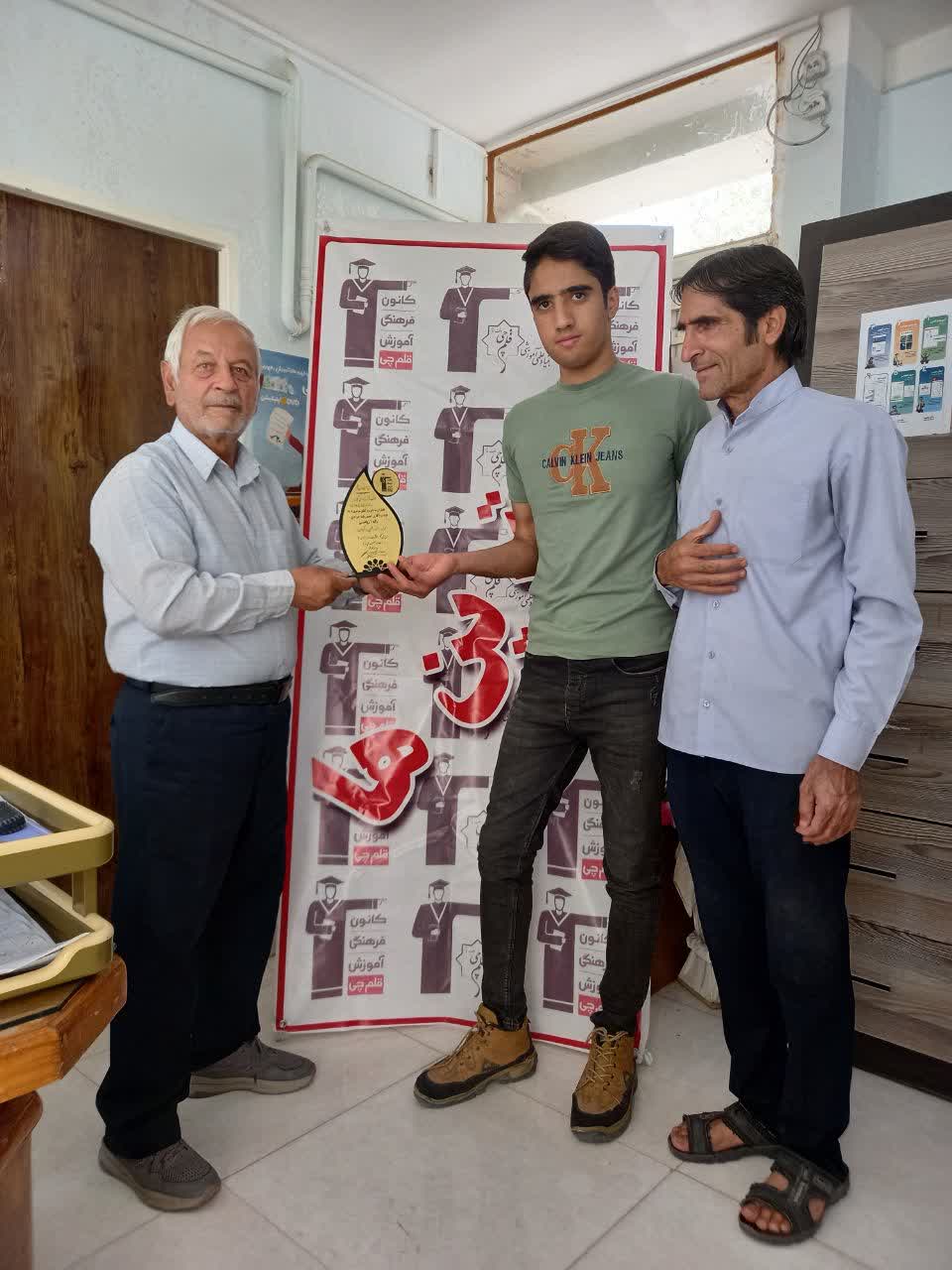 گفتگو با امیررضا مرادی رتبه 1 منطقه 3 رشته ریاضی از فردوس