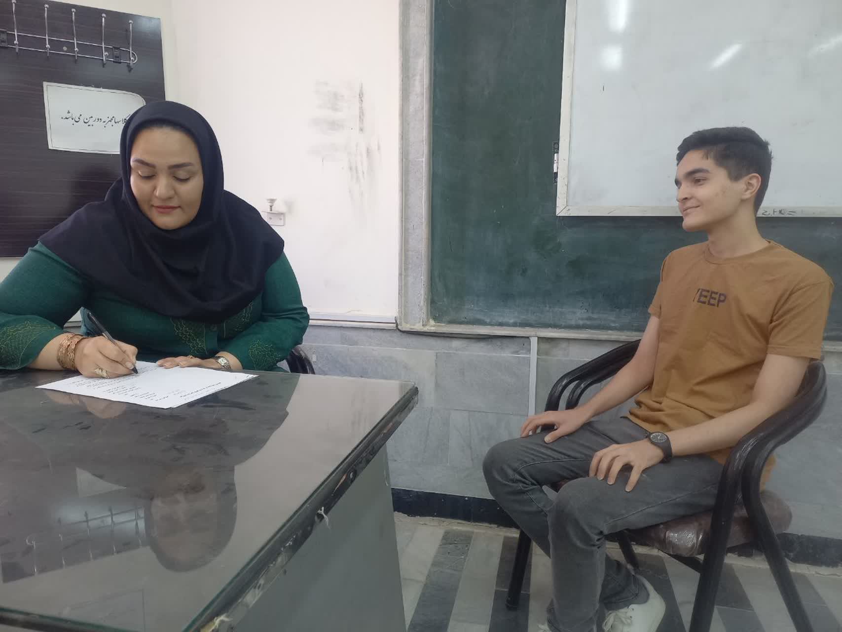 گفتگو با علی محمدیان 12 تجربی برتر آزمون‌های تابستان از فردوس