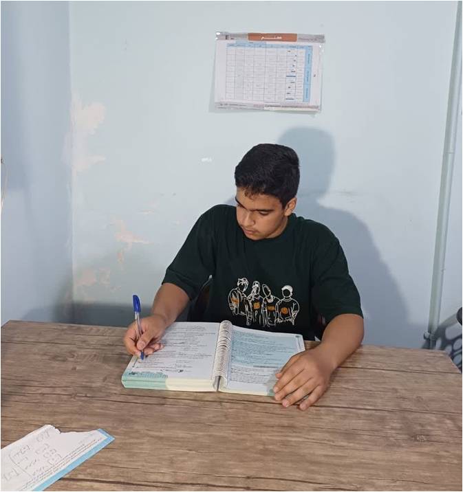 مصاحبه با حسین رشنو پایه هشتم قهرمان تابستان وپاییز از الشتر