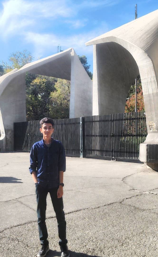 گفت و گو با  مهدی حمزه ای پیوستگی دوازدهم ریاضی رتبه977 کشور