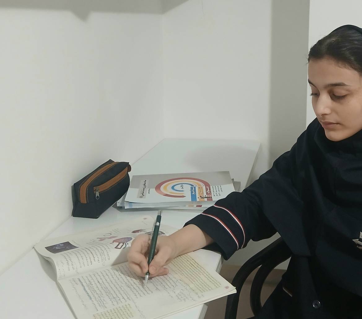 گفت و گو با:ارنواز خادمی قهرمان پیوستگی پایه دهم تجربی