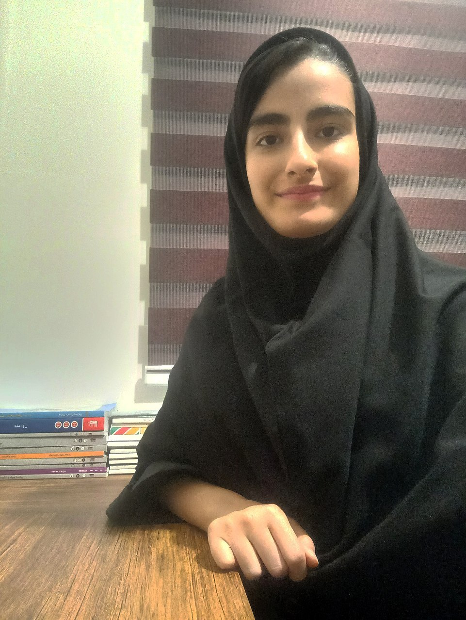 گفت و گو با:فاطره آقاجانی قهرمان پیوستگی پایه یازدهم ریاضی