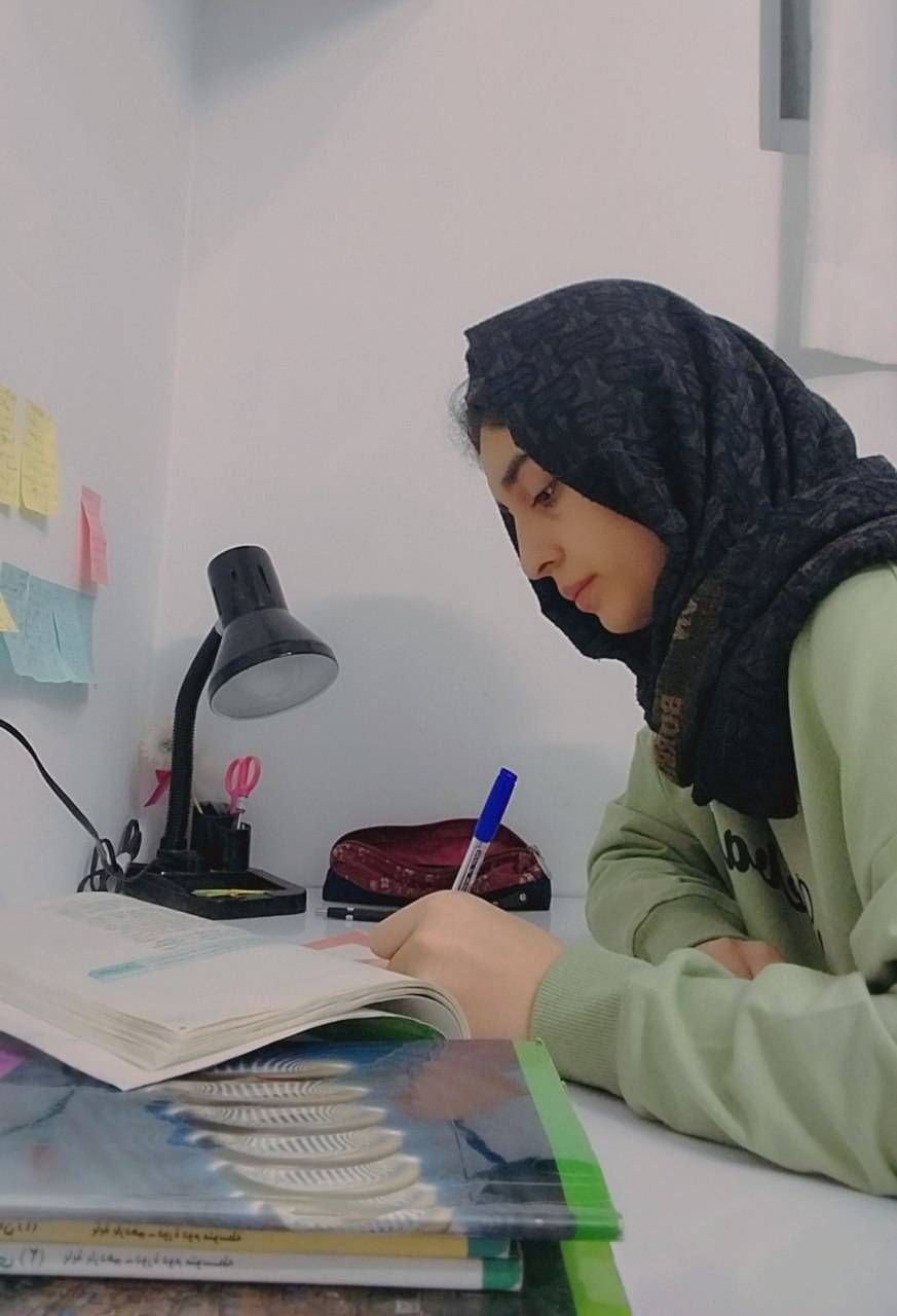 گفت و گو با: ستایش رضاپور قهرمان پیشرفت پایه یازدهم تجربی