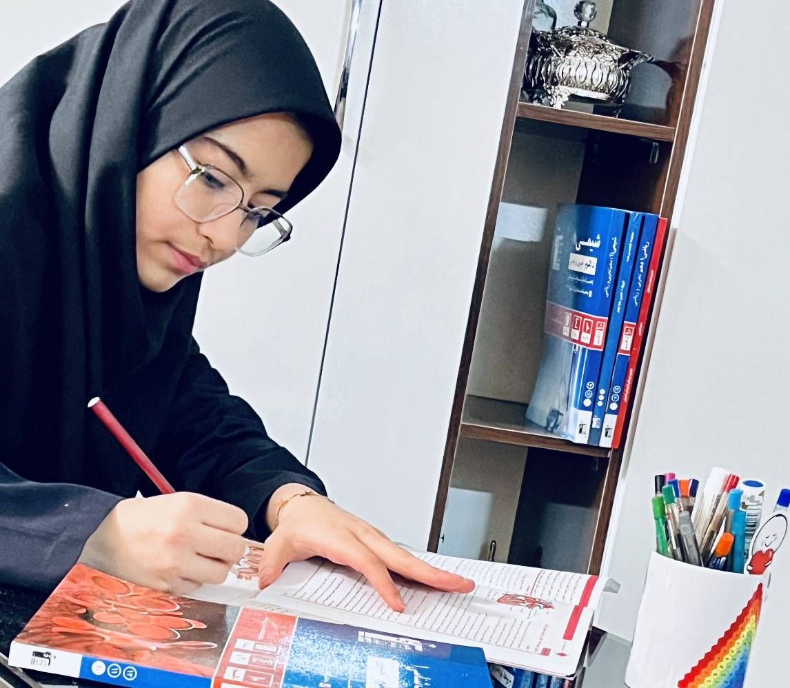 گفت و گو با: فاطمه اولادی قهرمان پیشرفت پایه دهم تجربی