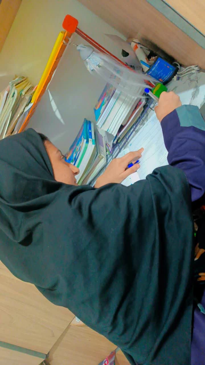 گفت و گو با: نازگل میهن دوست قهرمان پیشرفت پایه نهم