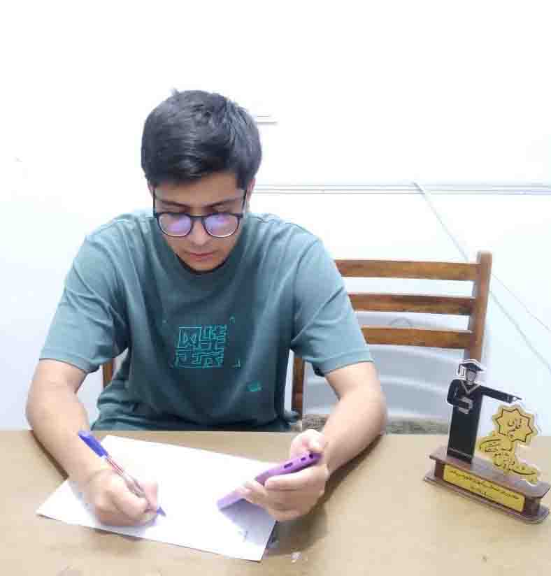 گفتگو با رادمهر صفری پور رتبه 109 کنکور تجربی 404، از شهرستان فسا