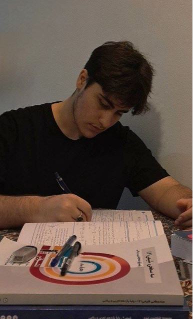 اشکبوس آذر آبتین از آمل: روز آزمون تحلیل را انجام می‌دهم