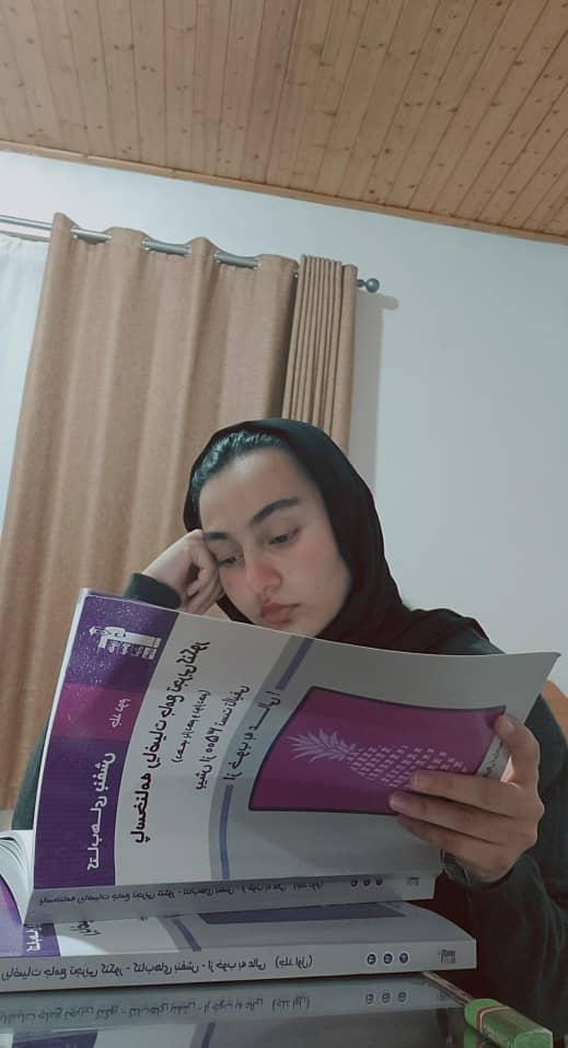 گفتگو با هستی کیانی دوازدهم تجربی از دبیرستان شیوای آمل