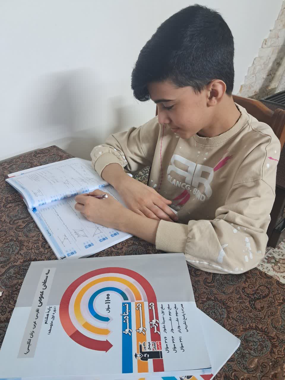 گفتگو با دانش آموز مهدی تارویردیلو قهرمان مهرماه