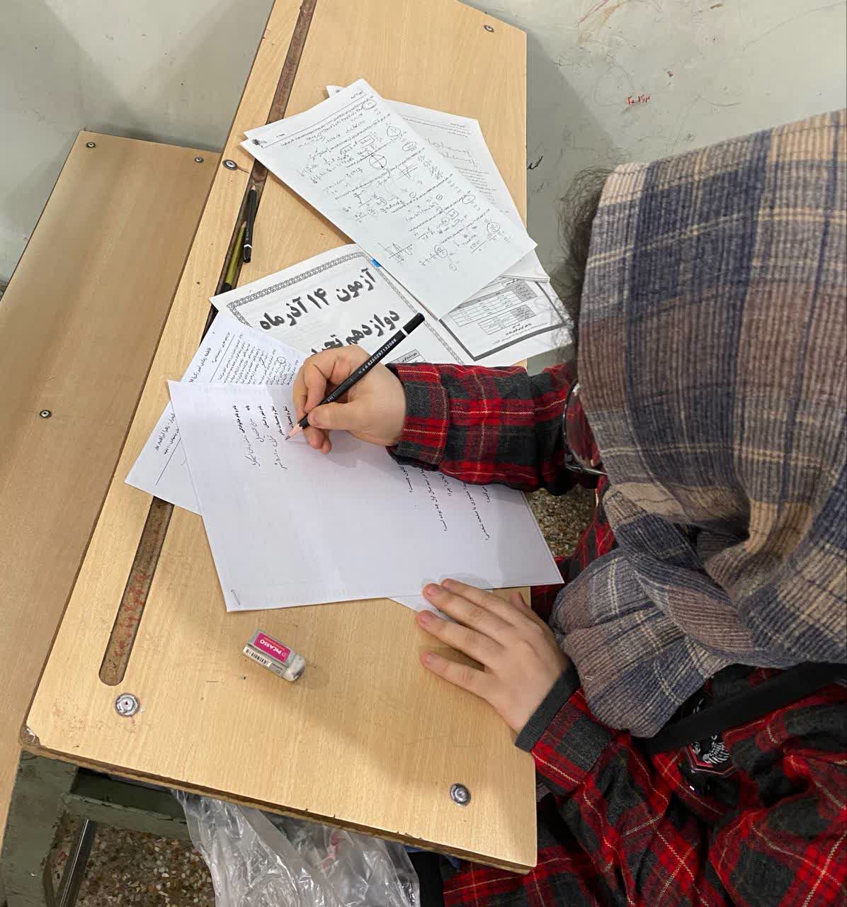 گفتگو با دانش آموز فاطمه زمانی امیر زکریا قهرمان مهرماه