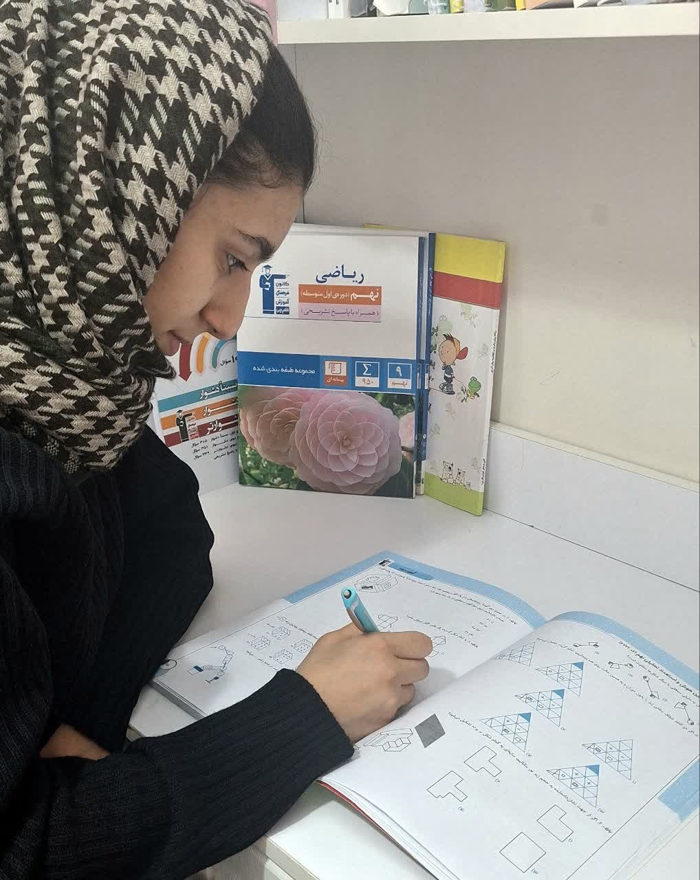 گفتگو با دانش آموز دیبا طاهری قهرمان مهرماه