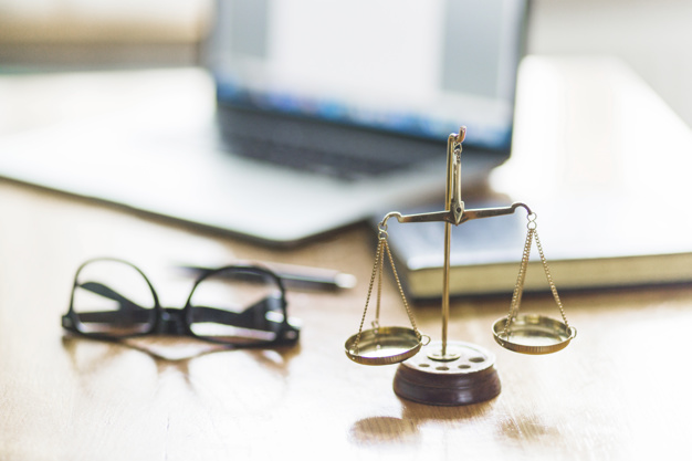 سختی های رشته حقوق