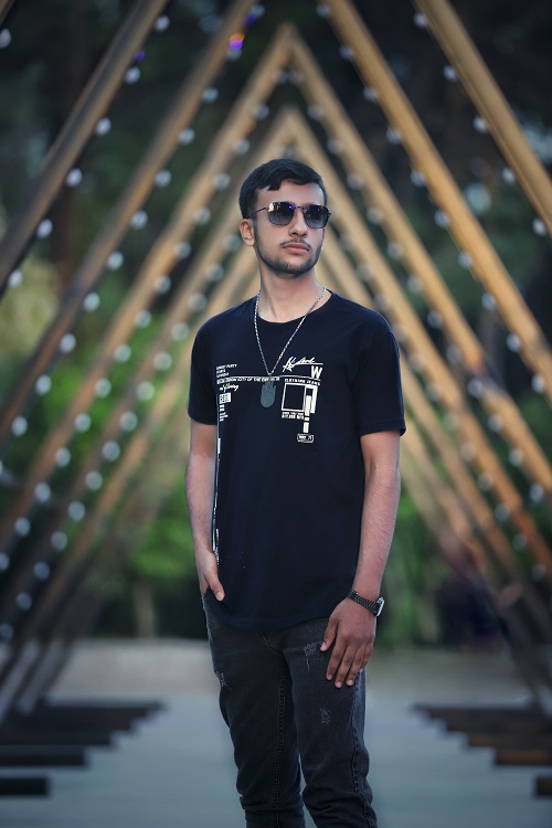 گفتگو با محمد مبین کریمی ; از باشگاه هفتصدتایی‌ها تا قبولی