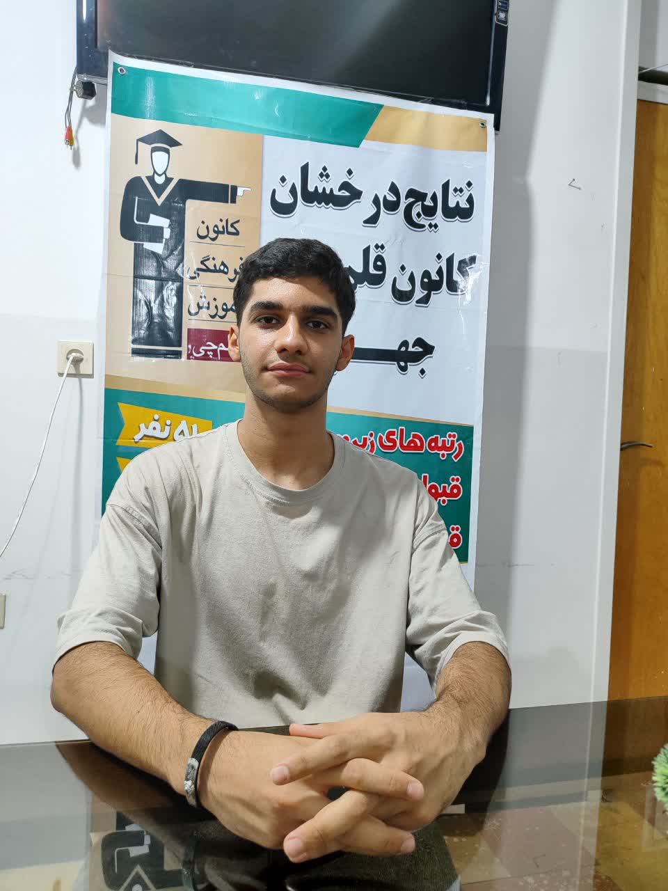 مصاحبه با علی تشکریان: از باشگاه هفتصدتاییها تا دانشگاه شیراز