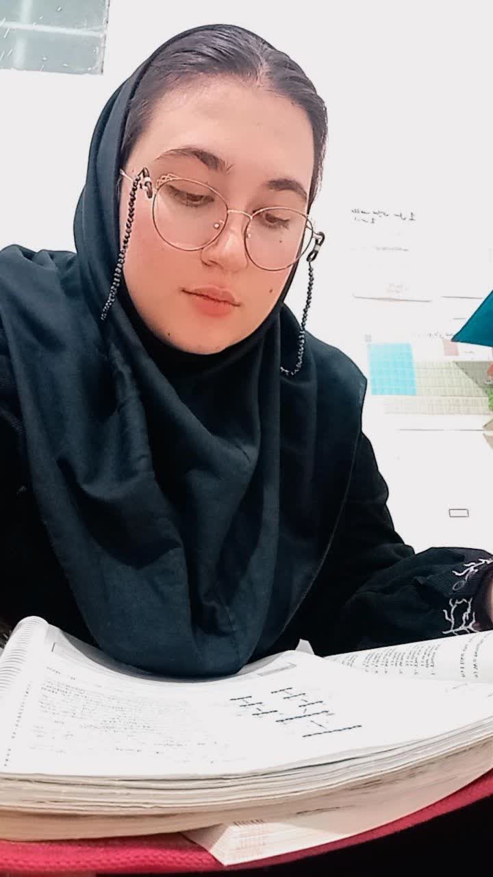 گفتگو با سیده مبینا رضوی ; قهرمان پیشرفت در آزمون ها