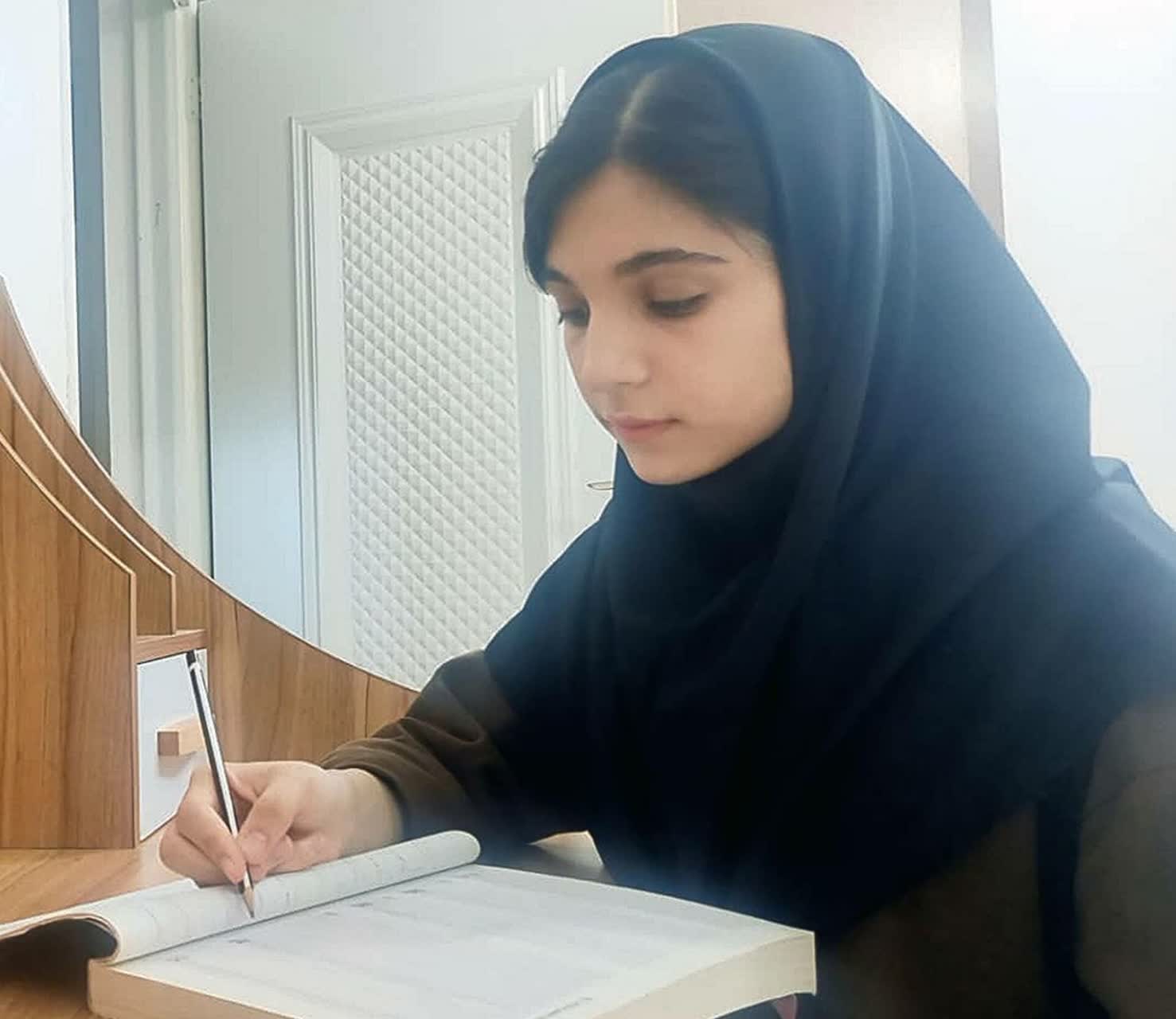 گفتگو با ملیکا شاکری; قهرمان پیشرفت از جهرم