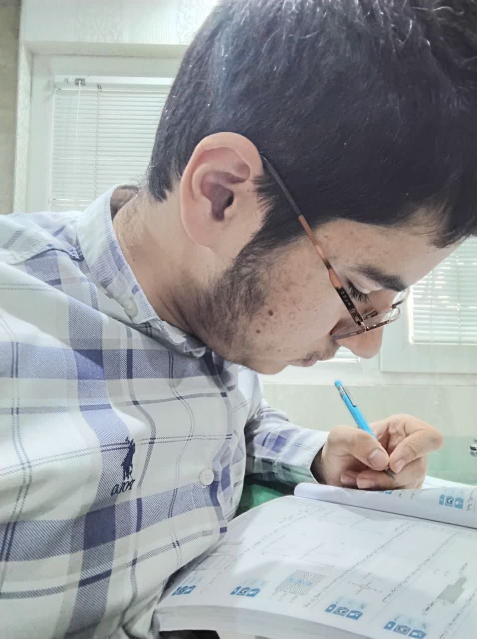 تراز بالای7000:گفتگو با محمد باقری پایه دوازدهم تجربی 1256 پ ص