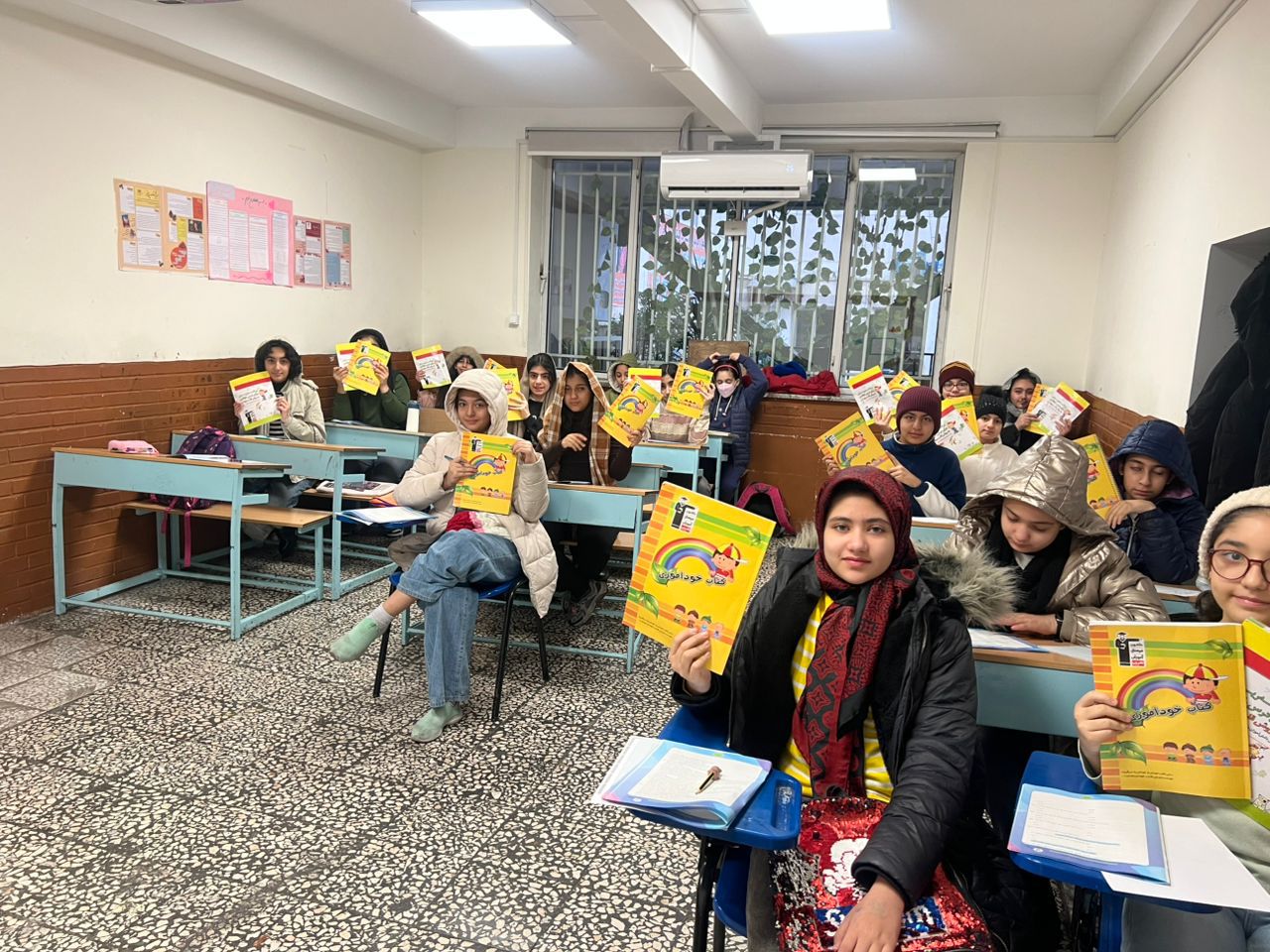 گفت و گو با قهرمان پیشرفت درسی دانش آموزان محدثه عیسی آبادی