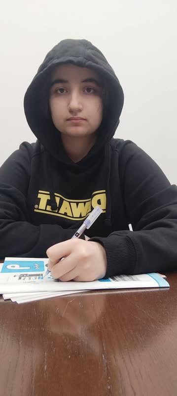 گفتگو بادینا رستم نژاد قهرمان پیشرفت نهم  از کمالشهر