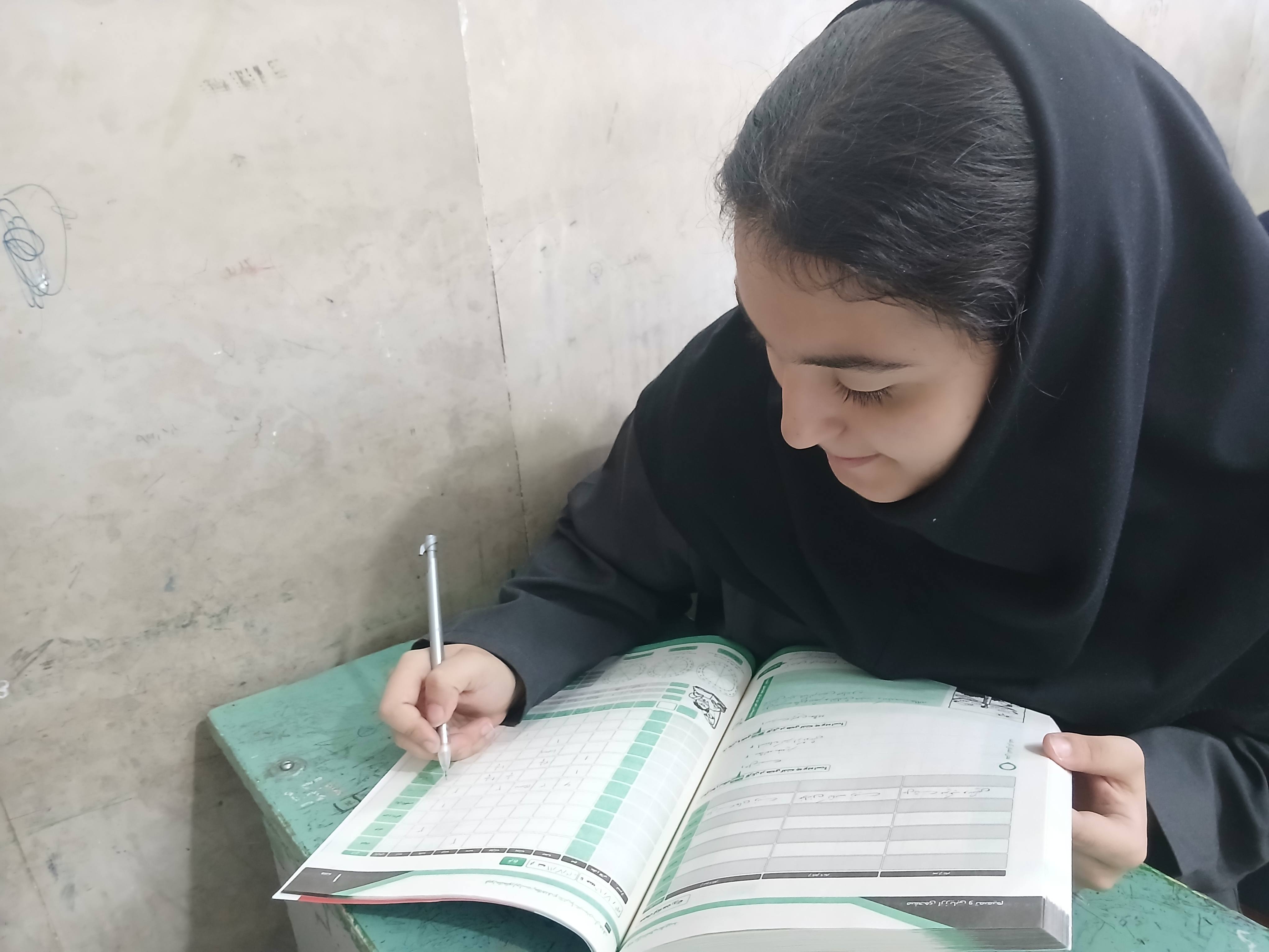 مصاحبه با نلی شاهی جانی دانش آموز دوازدهم تجربی