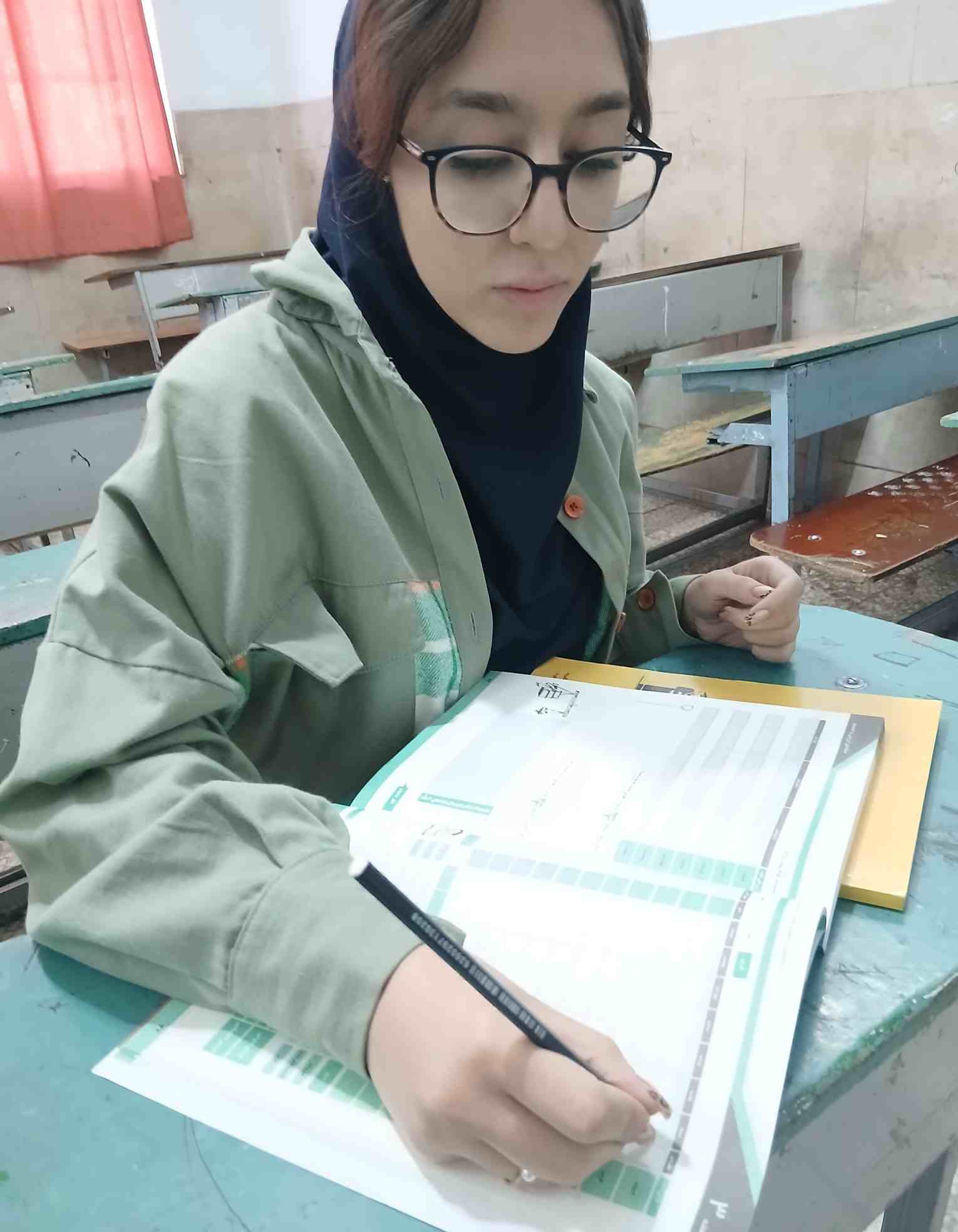 مصاحبه با النا فرامرزی دانش آموز دوازدهم تجربی