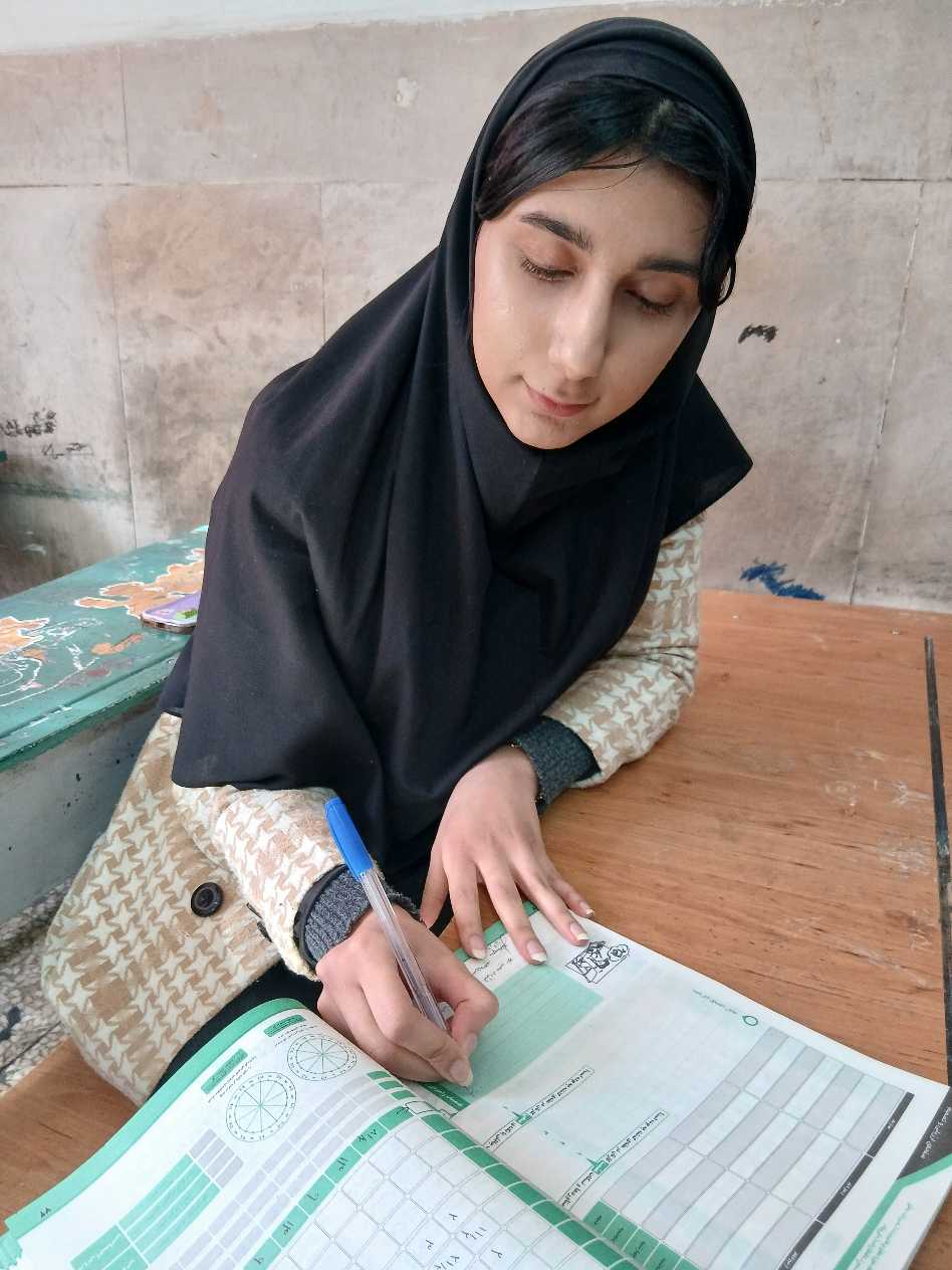 گفت و گو با حنانه شجاعی کیا دانش آموز دوازدهم تجربی