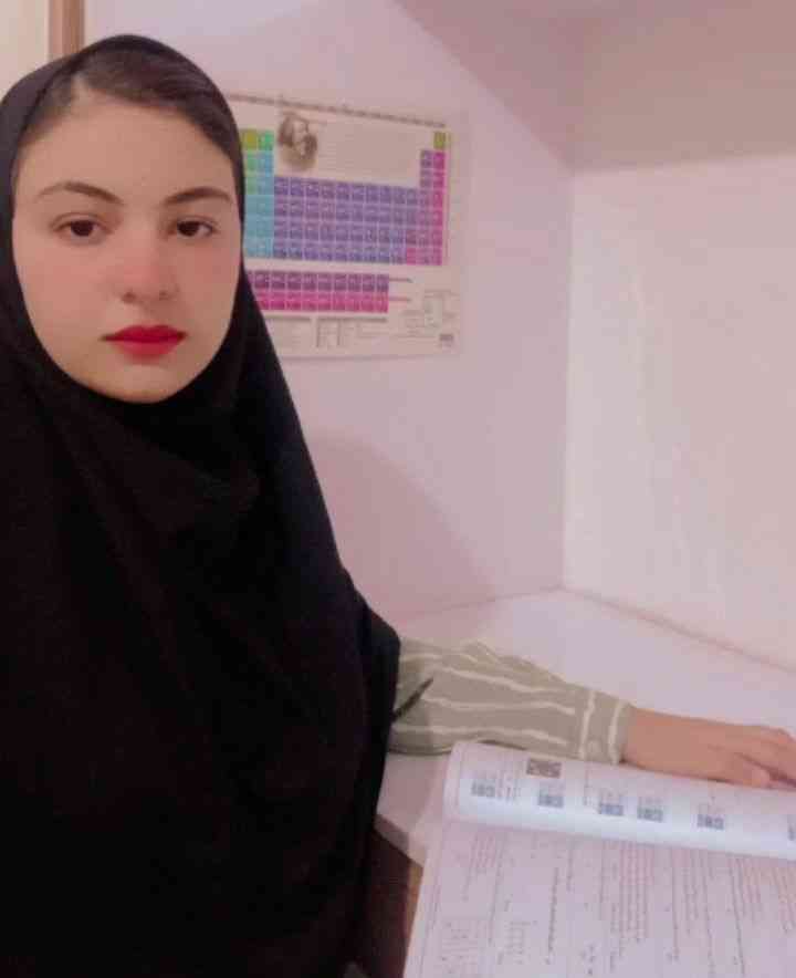 گفت و گو با روژین فیضی: قهرمان پیوستگی دوازدهم تجربی