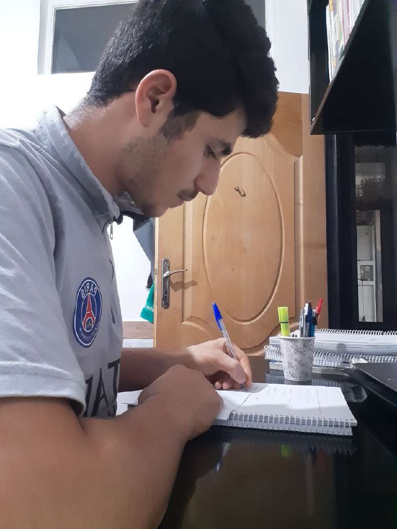 گفت و گو با علی پاشایی مجید آباد: قهرمان پیوستگی یازدهم ریاضی