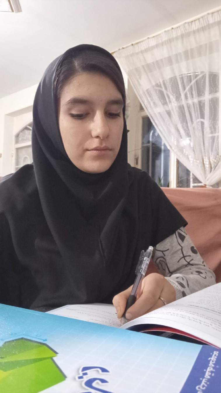 گفت و گو با حدیث سیوانی زاده: قهرمان پیوستگی هشتم