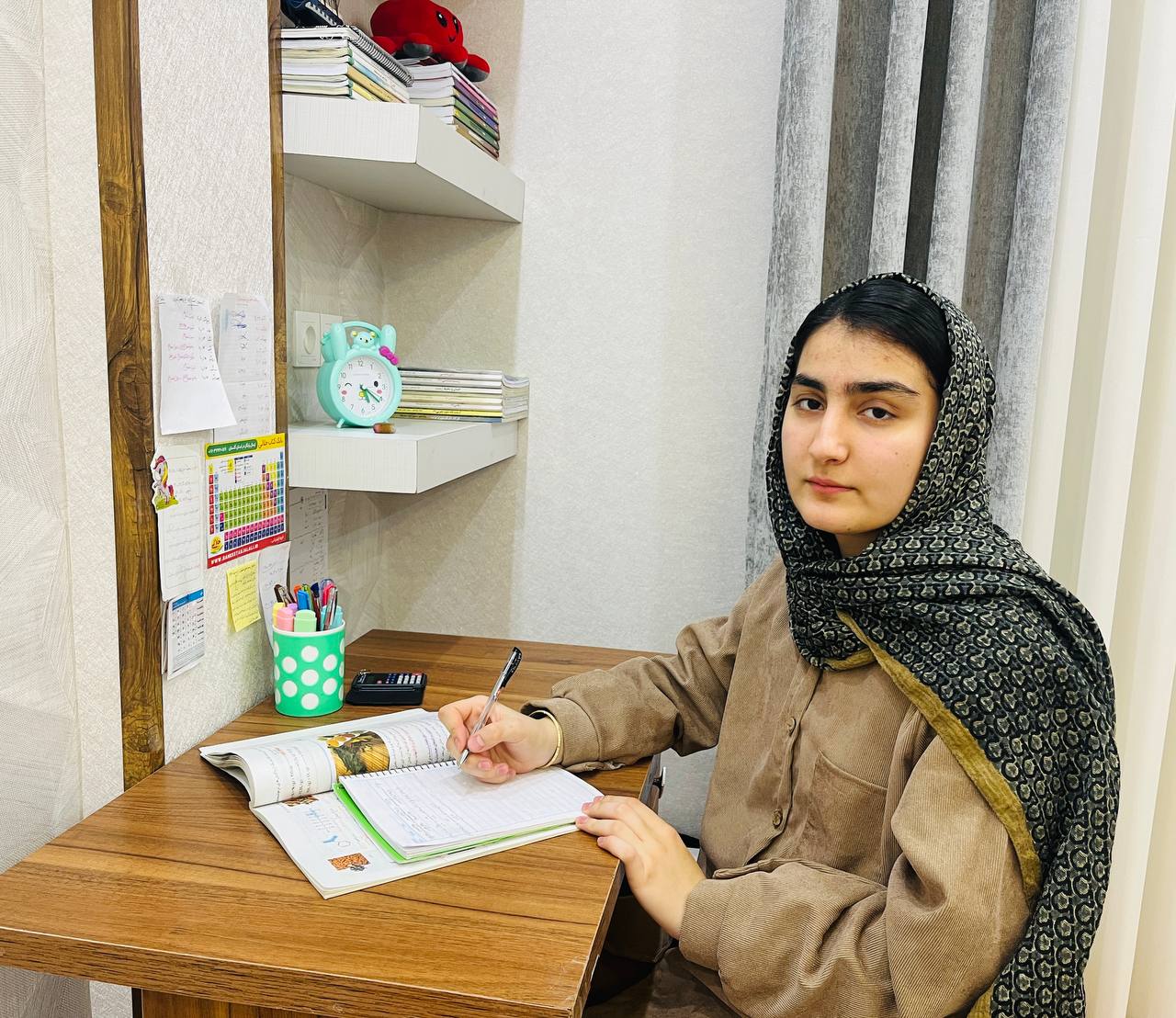 گفت و گو با اسما آق: قهرمان پیوستگی یازدهم تجربی