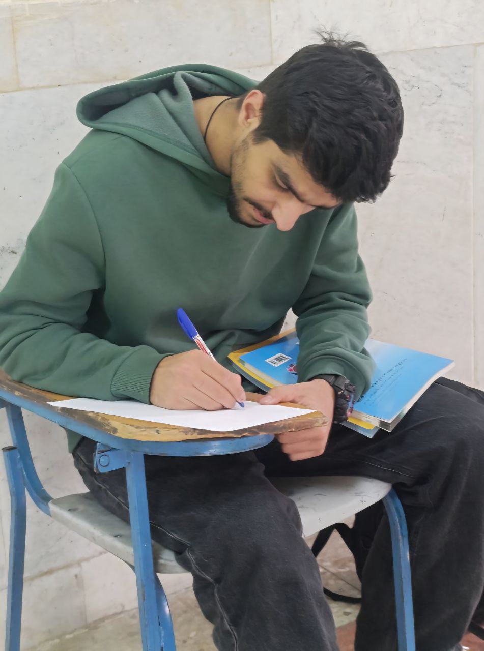 قهرمان پیشرفت، سید حسین اسحاقی دوازدهم تجربی از مشهد