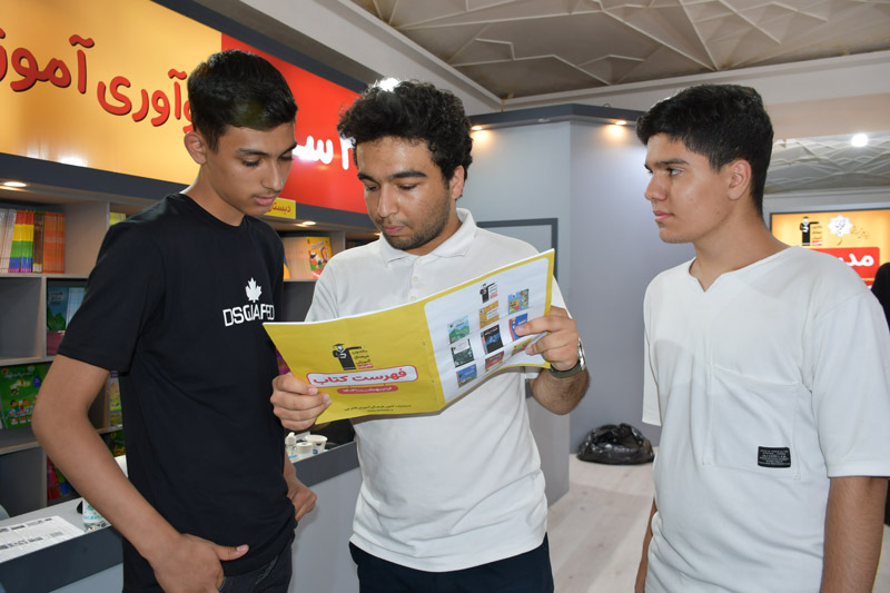 گزارش تصویری 7 از حضور کانون در نمایشگاه کتاب 25 اردیبهشت 1403