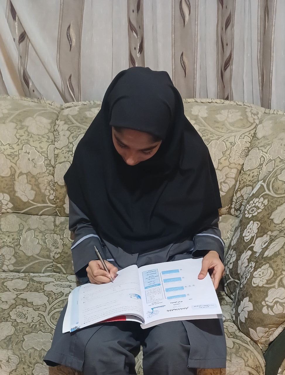 گفت وگوبا آیناز غلامی ; با650 پاسخ صحیح نهم  از ساری