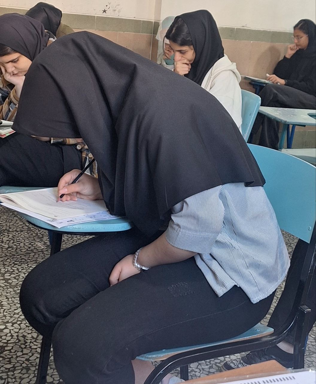 گفت وگوبا بیتا انباز ; با204 پاسخ صحیح یازدهم انسانی از ساری