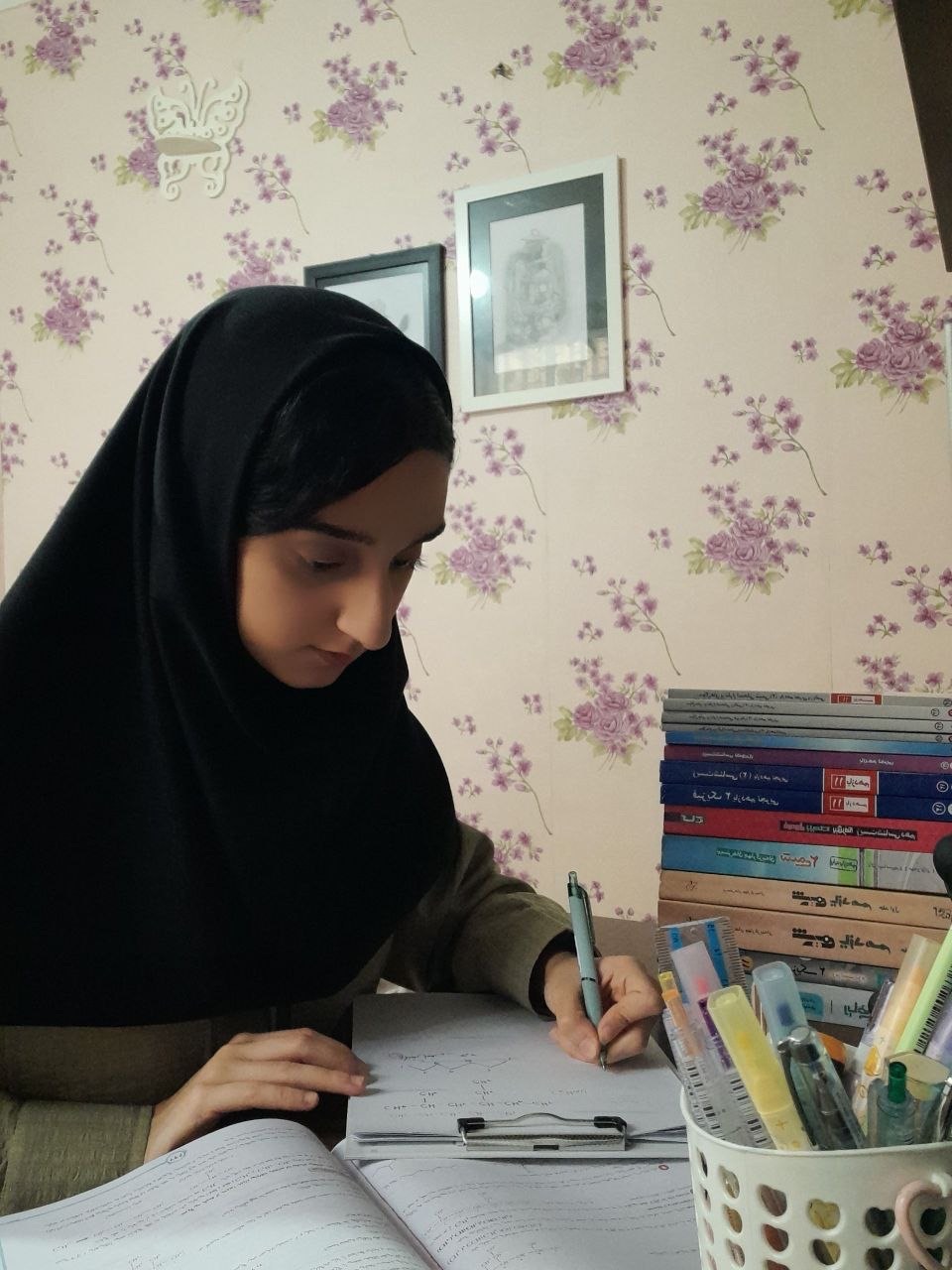 گفت وگوبا حانیه رضاییان ; با 401 پاسخ صحیح یازدهم تجربی از ساری