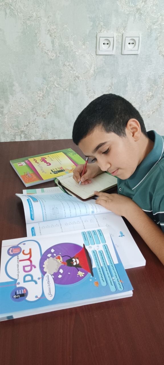 گفت وگوباحسین محمودی ; با514 پاسخ صحیح ششم از ساری