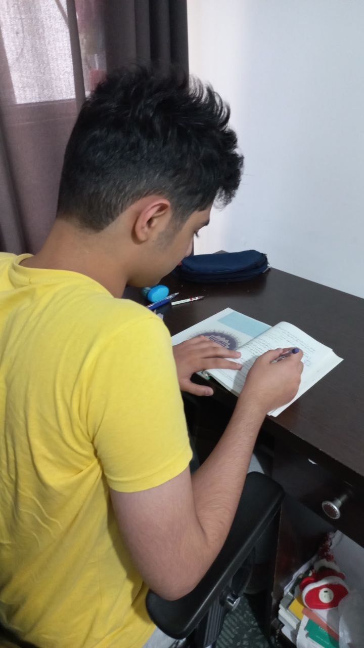 گفت وگوبا نریمان حسینیان ; با292 پاسخ صحیح یازدهم تجربی از ساری