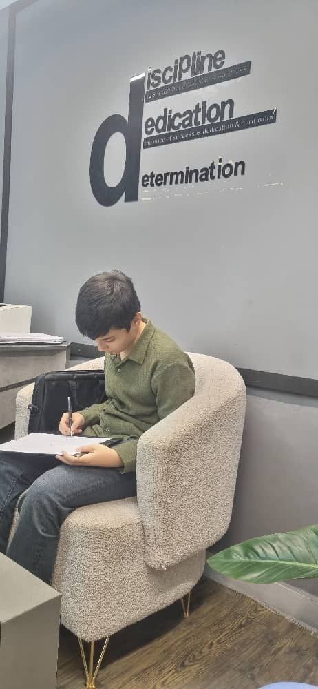 گفت وگو با سید محمد بوستان افروز ; با 534 پاسخ صحیح هشتم از ساری