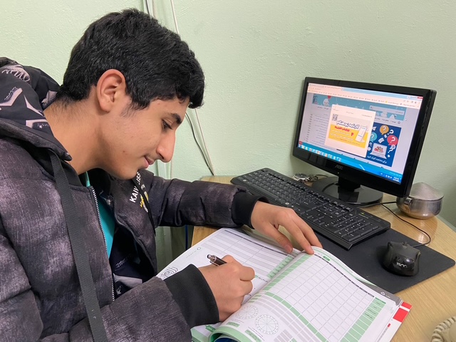 گفت وگو با  آروین شفیع زاده ; با 431 پاسخ صحیح نهم از ساری